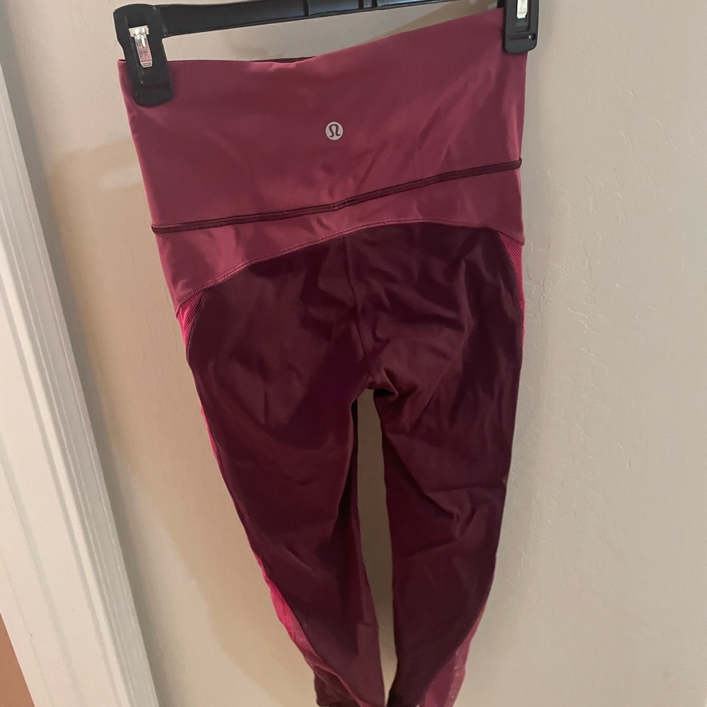 Lululemon capris. Great condition they just don’t fit me right anymore. Size 4.